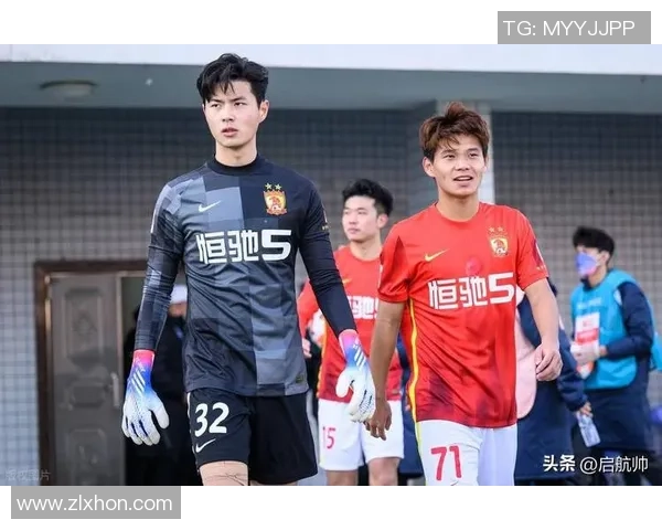 广州足球队实力之争引发热议球迷观点各异分析深入探讨球队未来发展 广州足球队实力之争引发热议球迷观点各异分析深入探讨球队未来发展